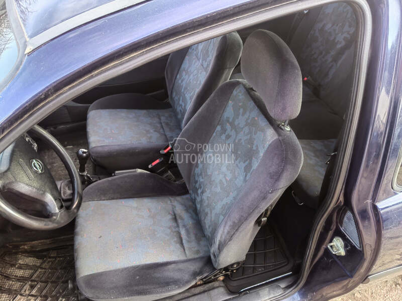 Opel Corsa B 1.0