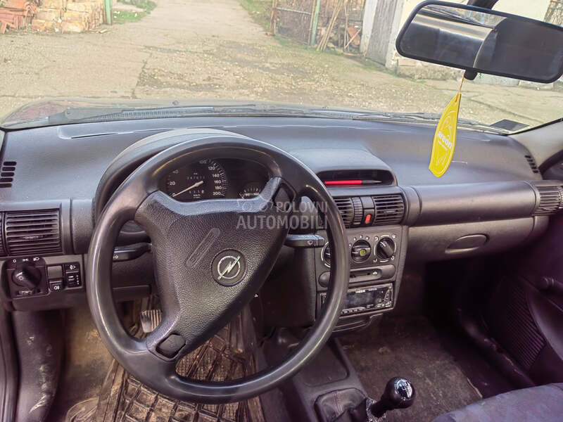 Opel Corsa B 1.0