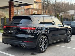 Porsche Cayenne S slika 4