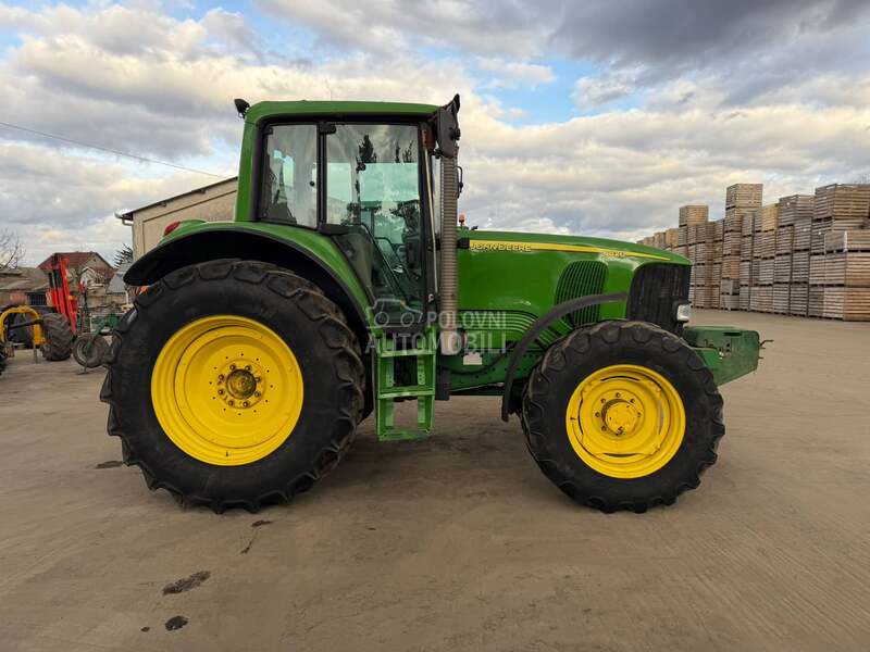 John Deere 6820