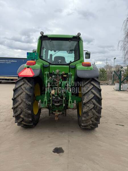 John Deere 6820