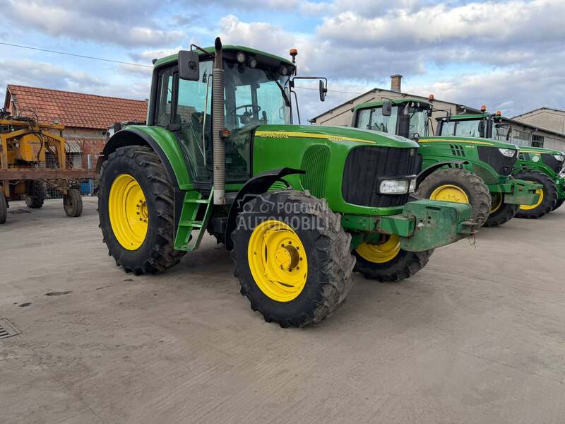 John Deere 6820