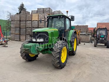 John Deere 6820