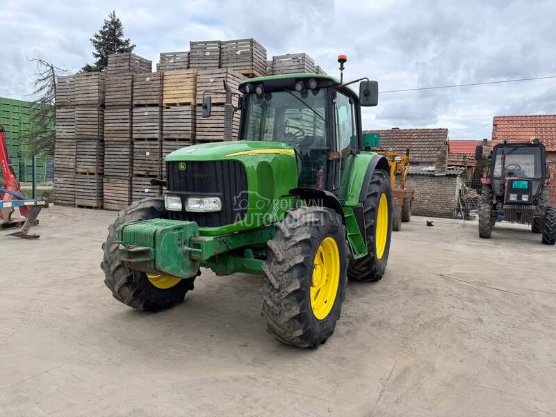 John Deere 6820