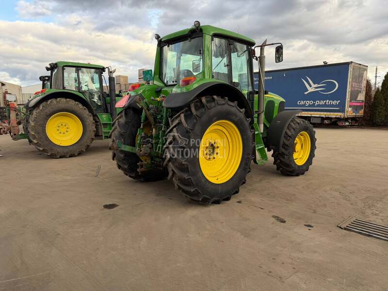 John Deere 6820