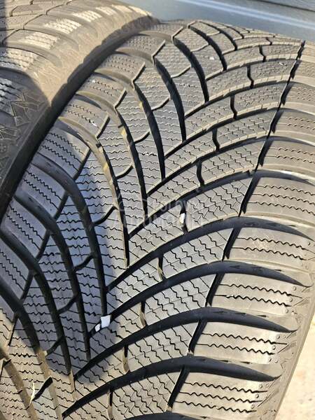Semperit 235/50 R19 Zimska