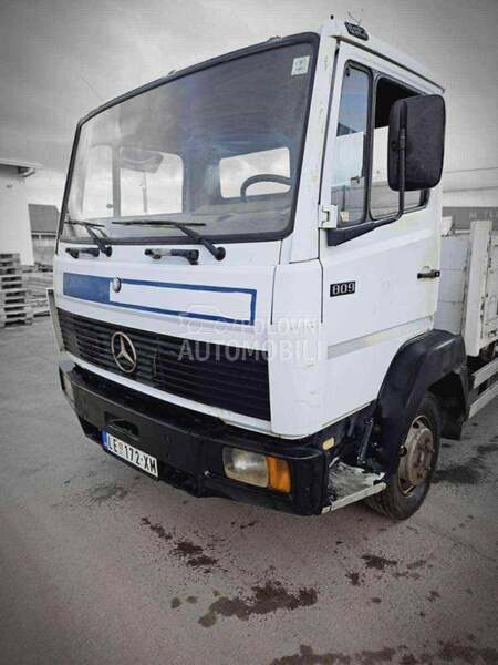 Mercedes Benz 809