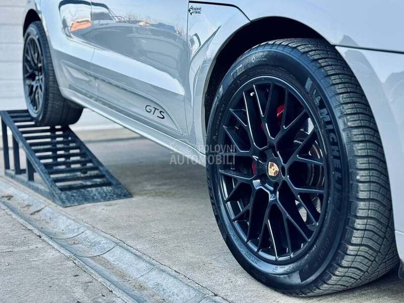Porsche Macan GTS/CHRONO/PANO/PDK
