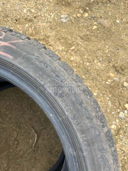 Pirelli 235/45 R18 Zimska
