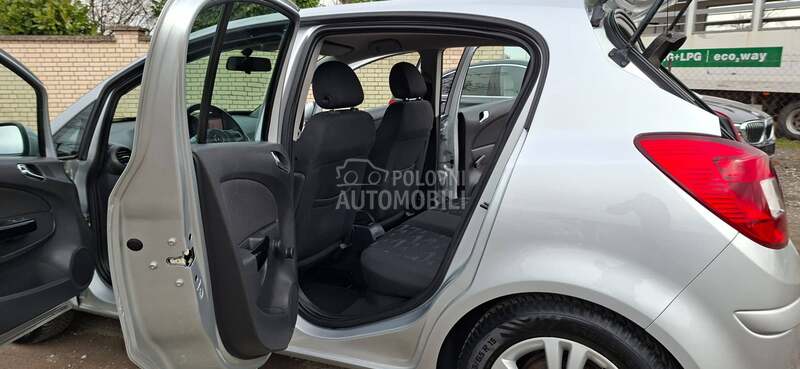 Opel Corsa D 1.3 REZERVISA NO