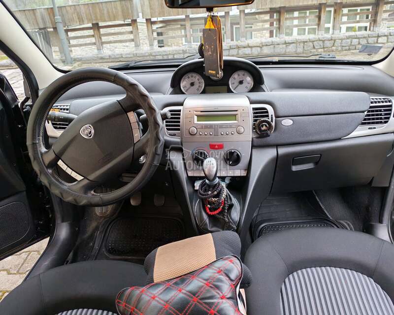 Lancia Ypsilon 