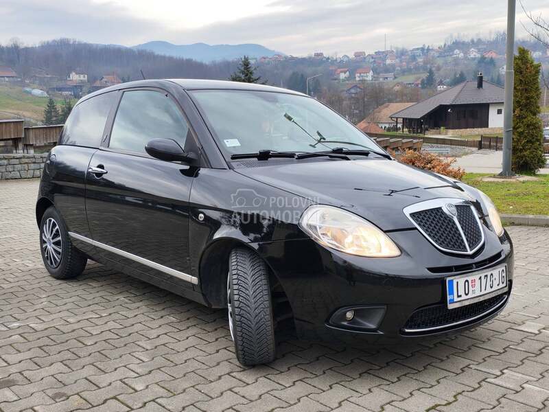 Lancia Ypsilon 