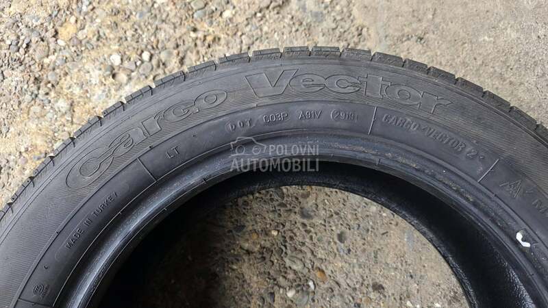 Goodyear 215/60 R17 Zimska