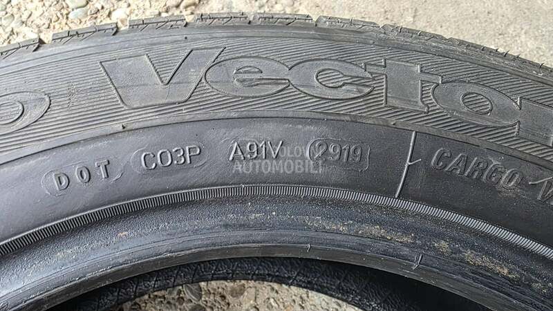 Goodyear 215/60 R17 Zimska