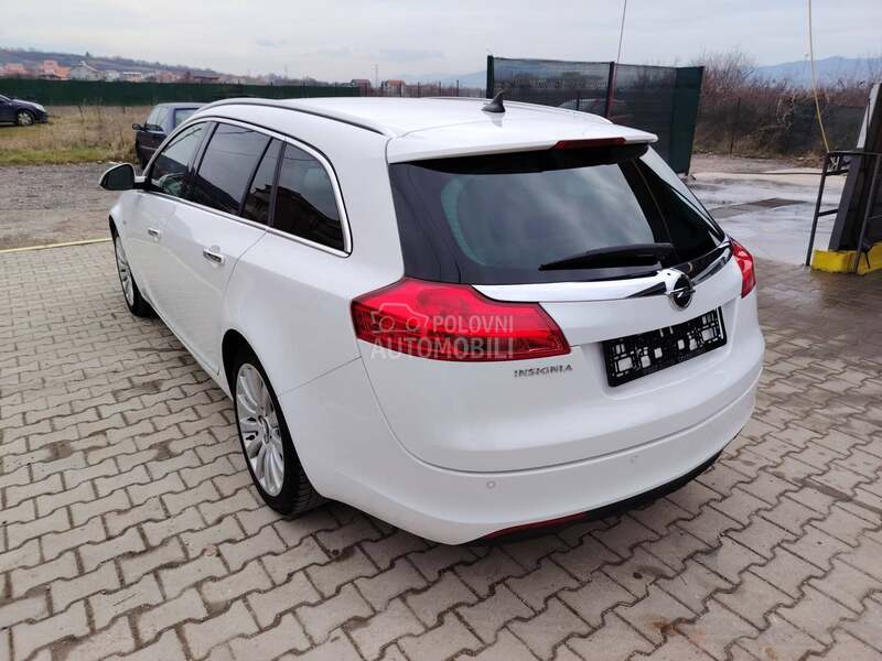 Opel Insignia 1.8 B