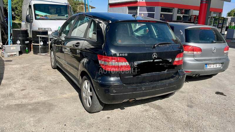 Mercedes Benz B 200 