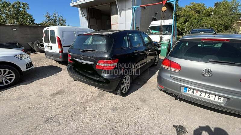 Mercedes Benz B 200 