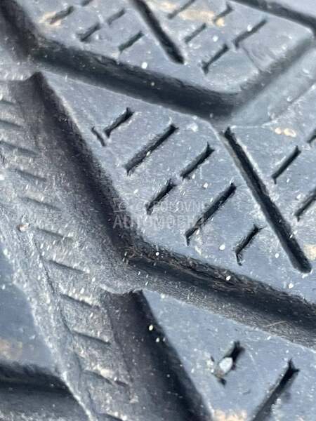 Pirelli 235/60 R17 Zimska