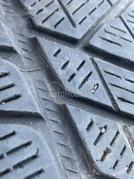 Pirelli 235/60 R17 Zimska