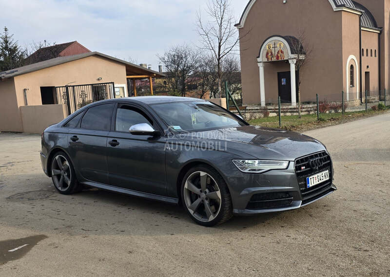 Audi S6 