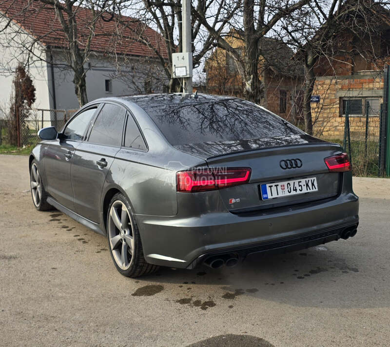 Audi S6 