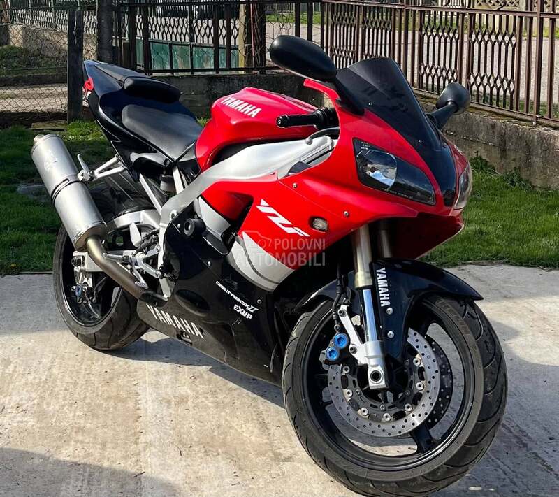 Yamaha R1