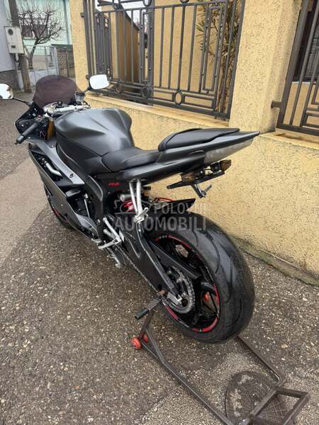 Yamaha R6
