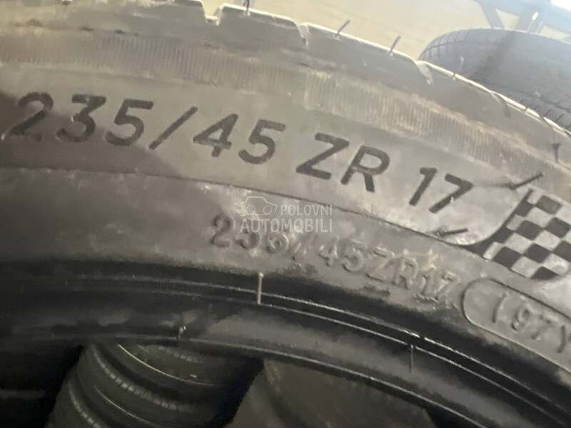 Michelin 235/45 R17 Letnja