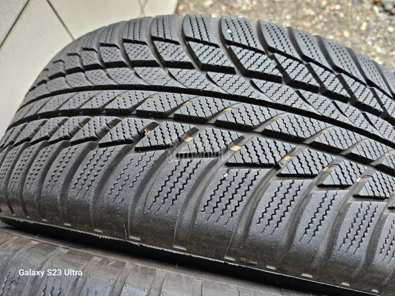 Bridgestone 215/55 R17 Zimska