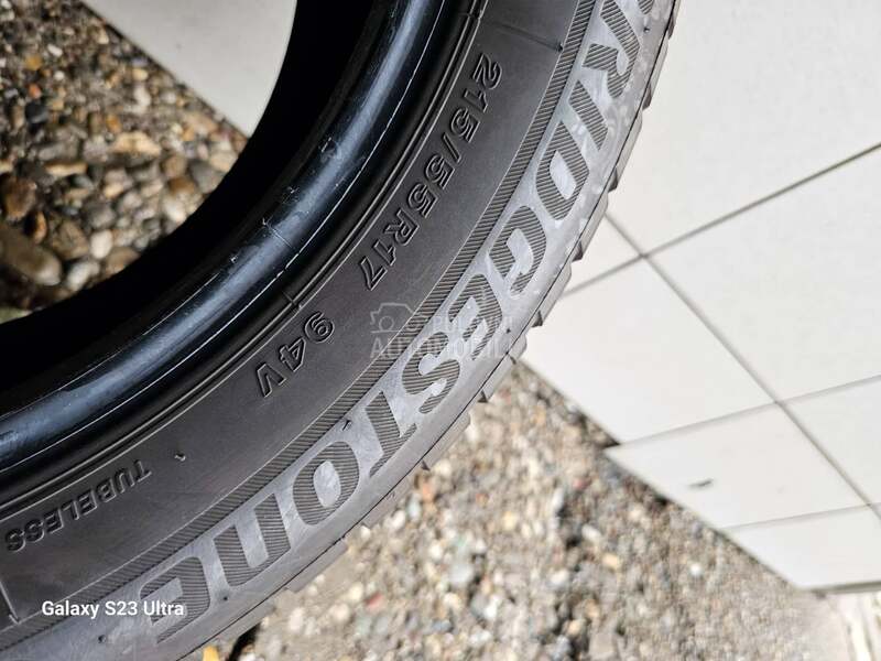 Bridgestone 215/55 R17 Zimska