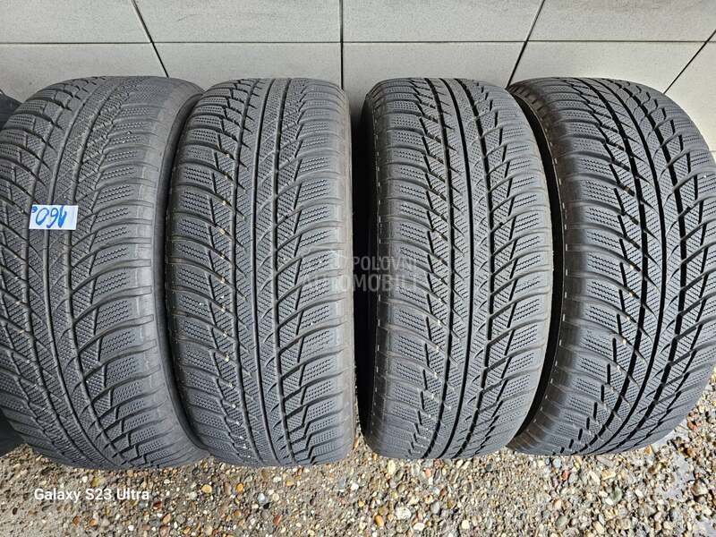 Bridgestone 215/55 R17 Zimska