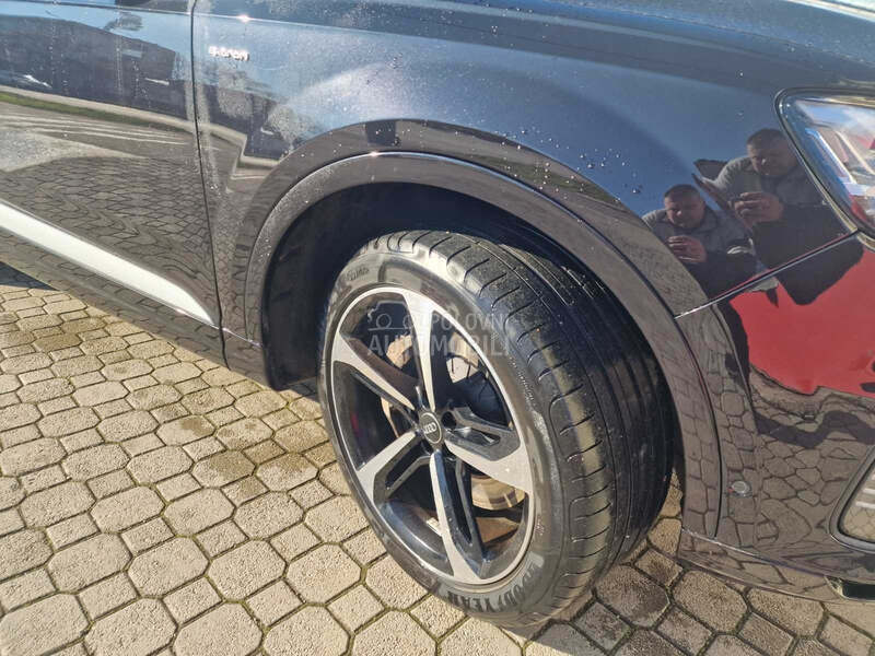 Audi Q7 E-tron
