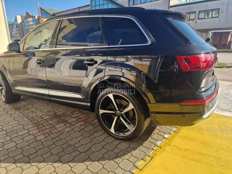 Audi Q7 E-tron
