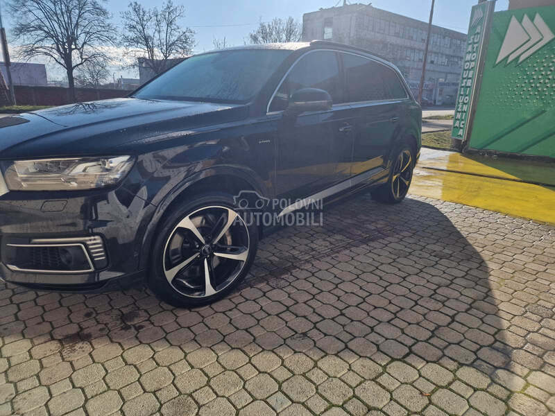 Audi Q7 E-tron