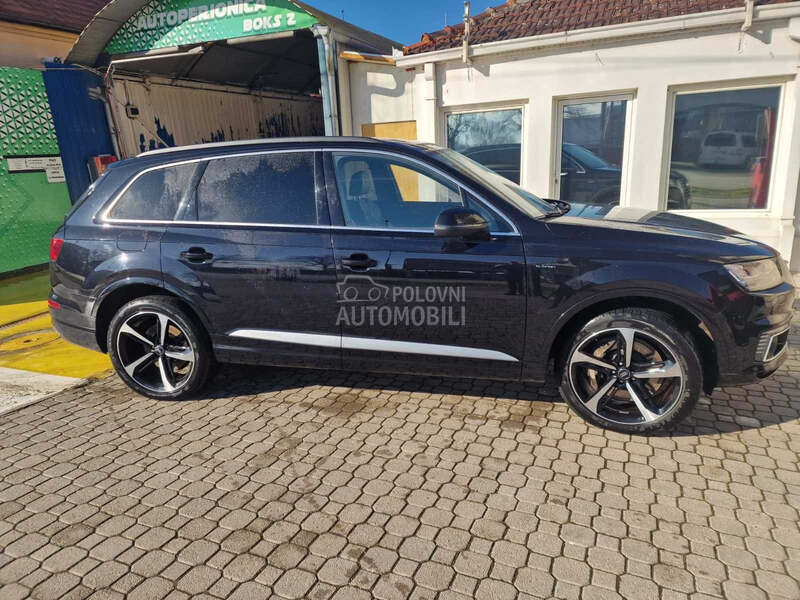 Audi Q7 E-tron