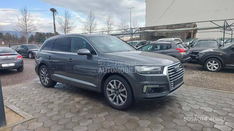 Audi Q7 3.0 E - Tron
