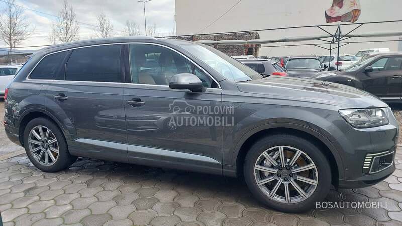 Audi Q7 3.0 E - Tron