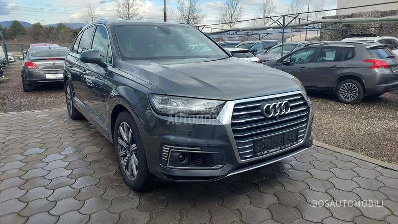 Audi Q7 3.0 E - Tron