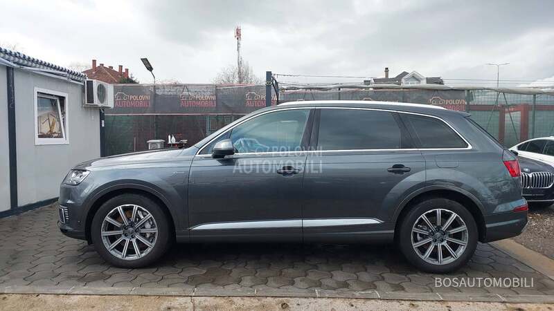 Audi Q7 3.0 E - Tron