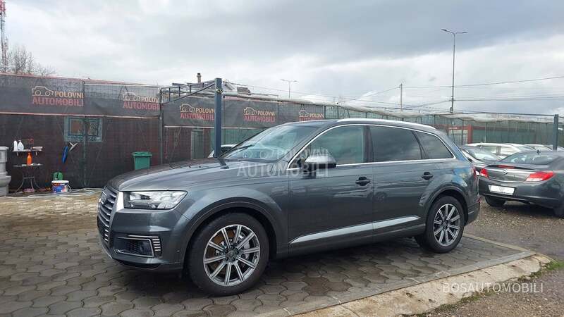 Audi Q7 3.0 E - Tron