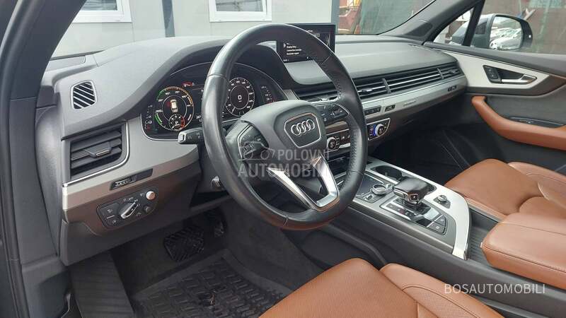 Audi Q7 3.0 E - Tron