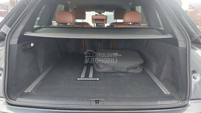 Audi Q7 3.0 E - Tron