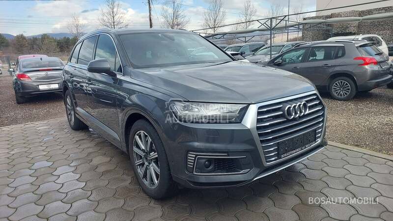 Audi Q7 3.0 E - Tron