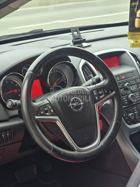 Opel Astra J 