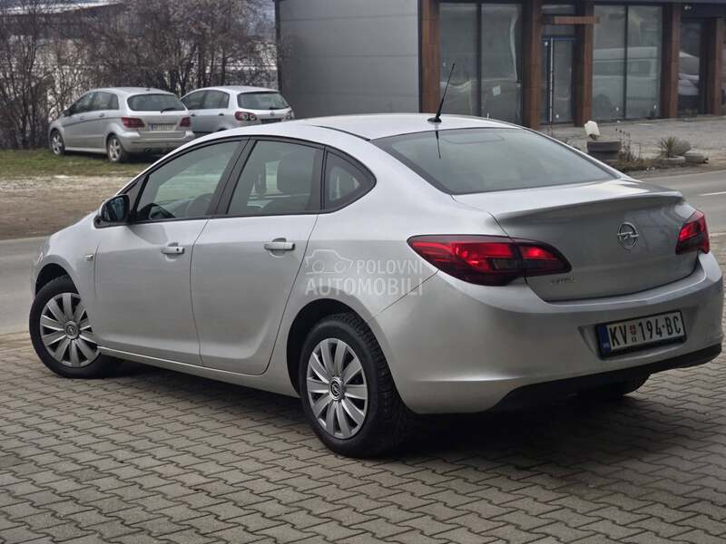 Opel Astra J 