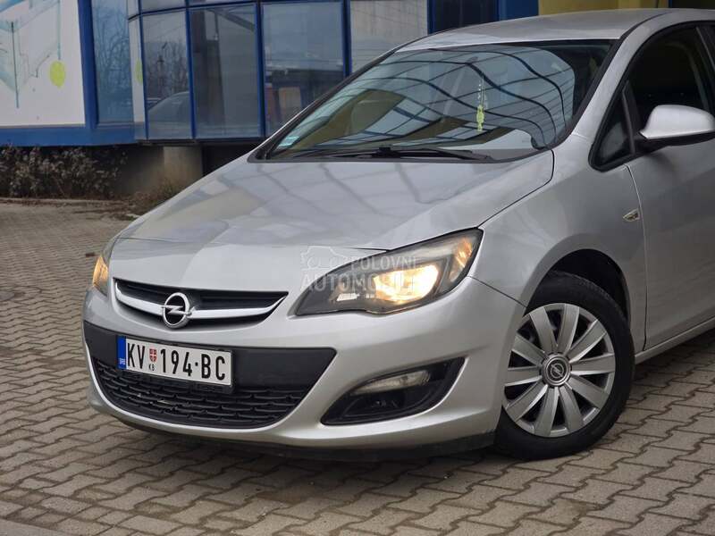 Opel Astra J 