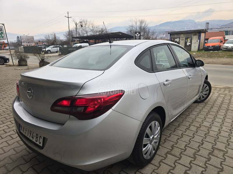 Opel Astra J 