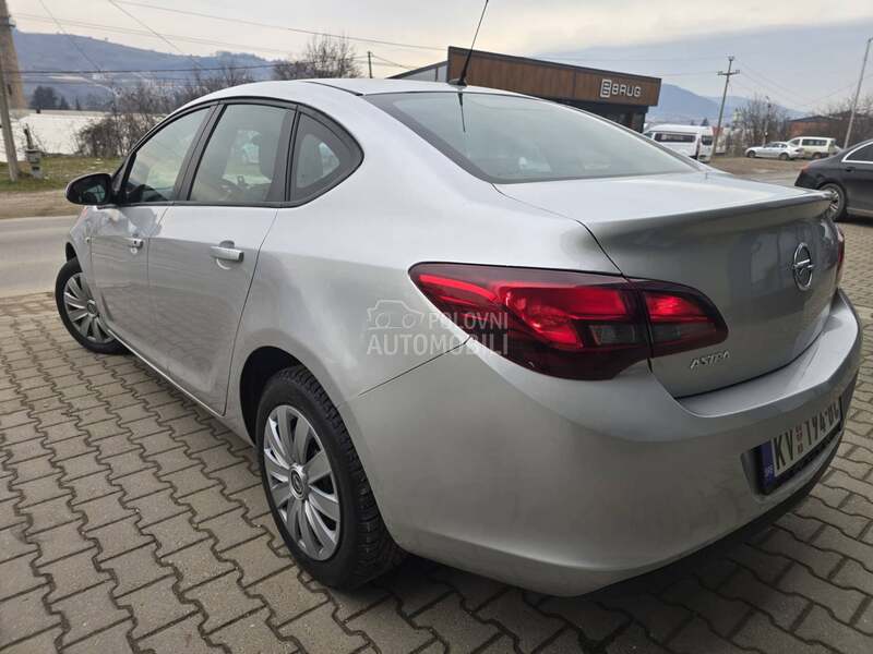 Opel Astra J 