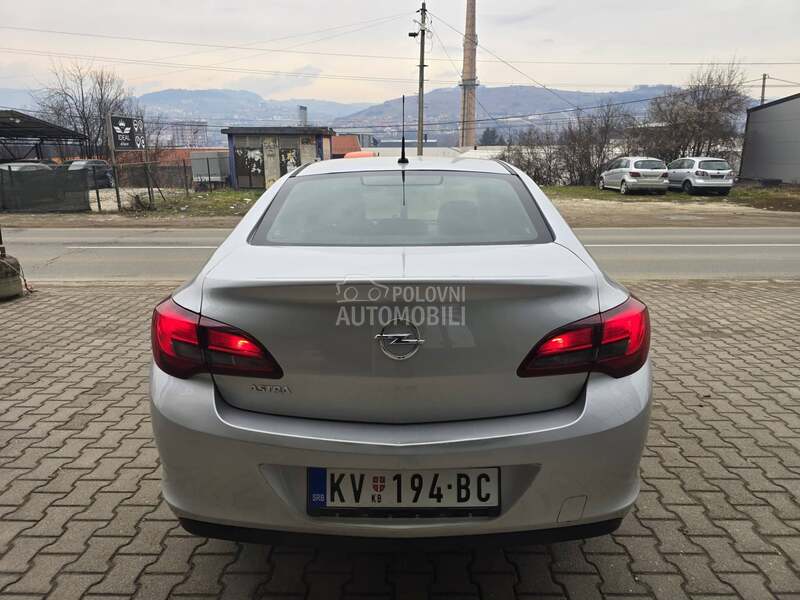Opel Astra J 