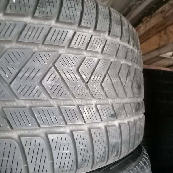 Pirelli 275/45 R21 Zimska